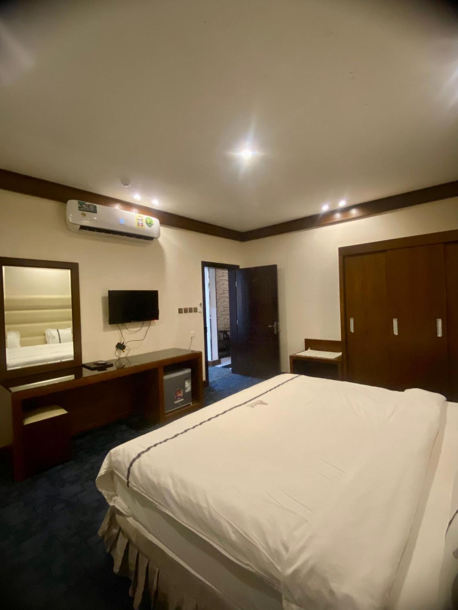 Aral Hotel Apartments Tabuk Extérieur photo