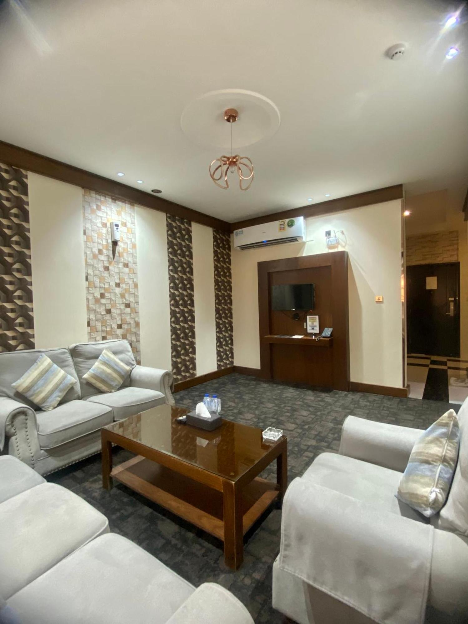 Aral Hotel Apartments Tabuk Extérieur photo