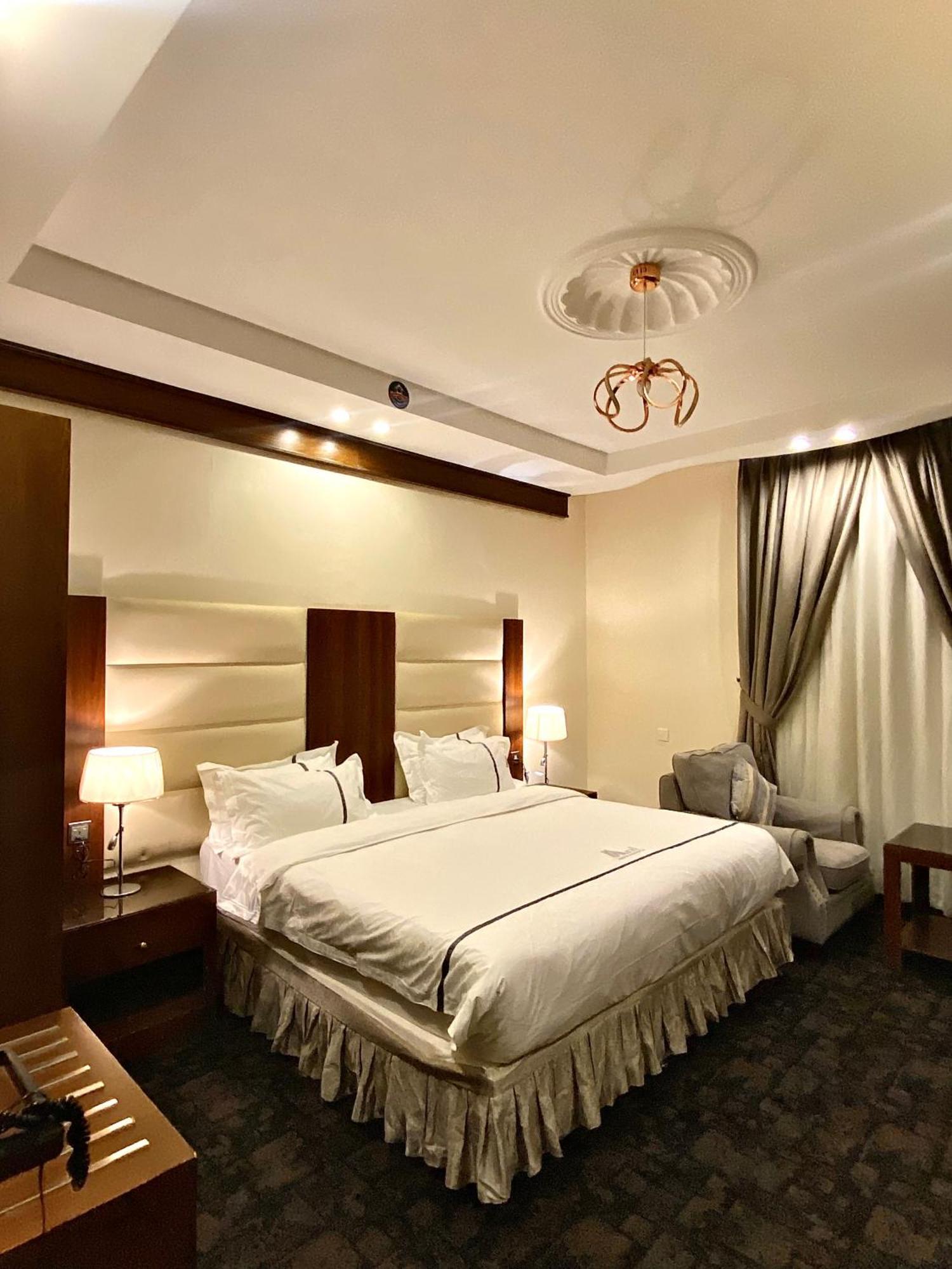 Aral Hotel Apartments Tabuk Extérieur photo