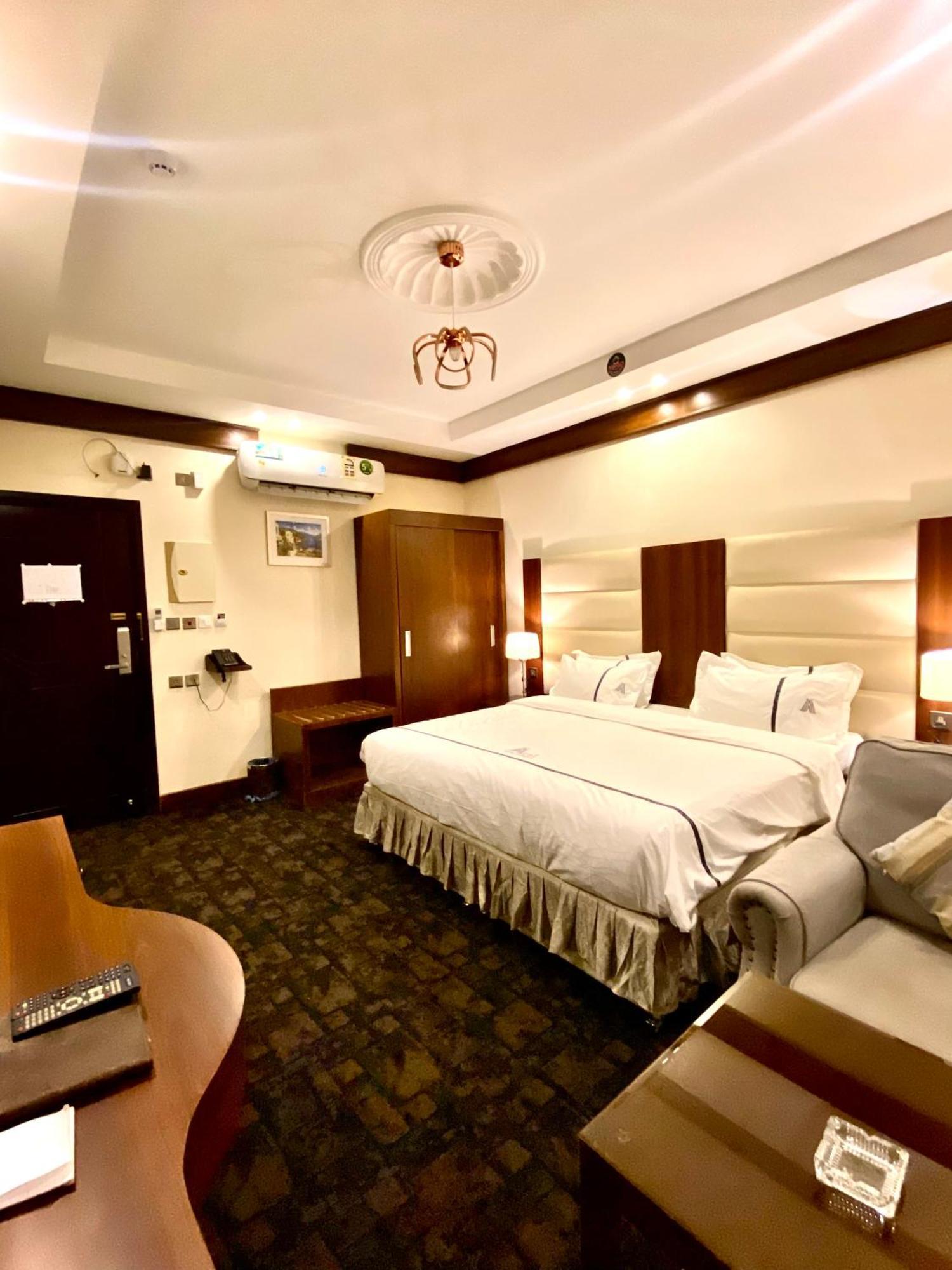 Aral Hotel Apartments Tabuk Extérieur photo