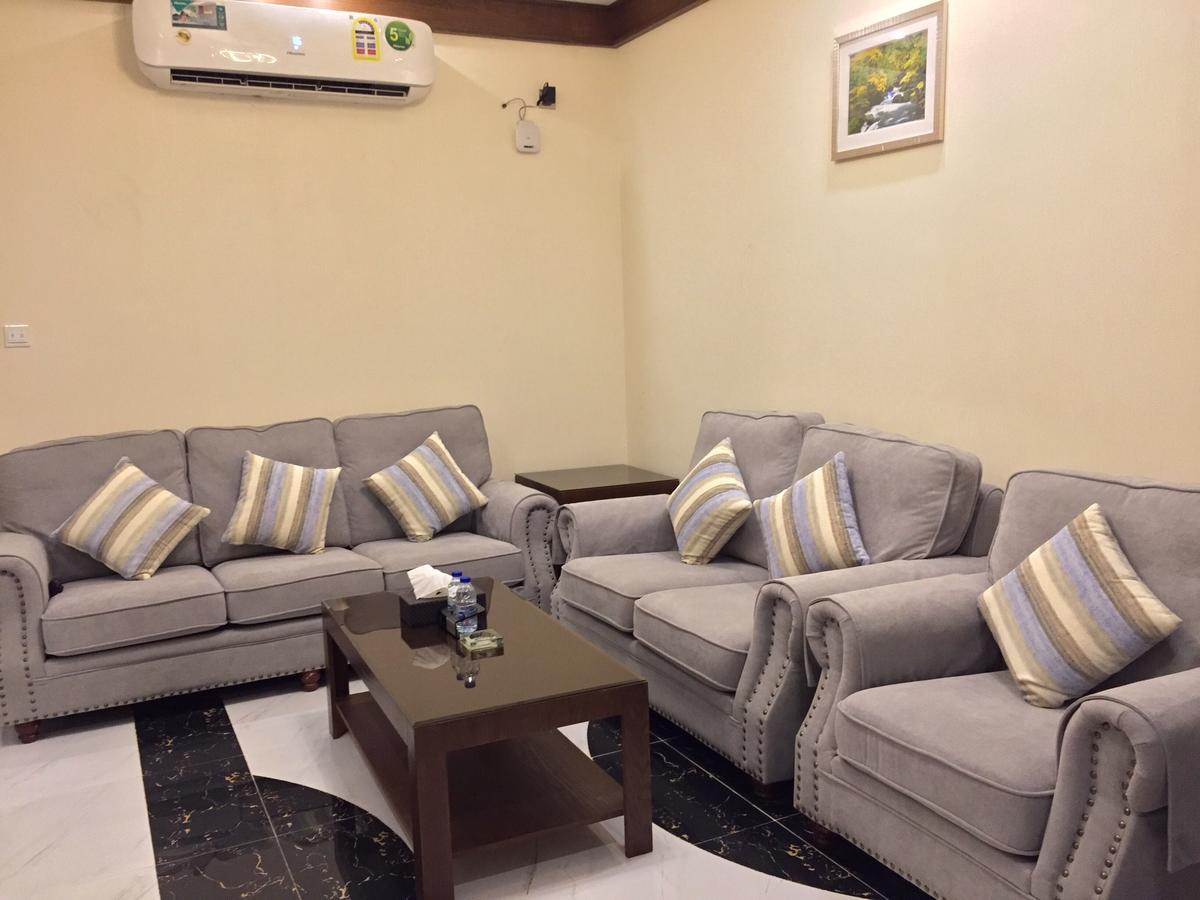 Aral Hotel Apartments Tabuk Extérieur photo